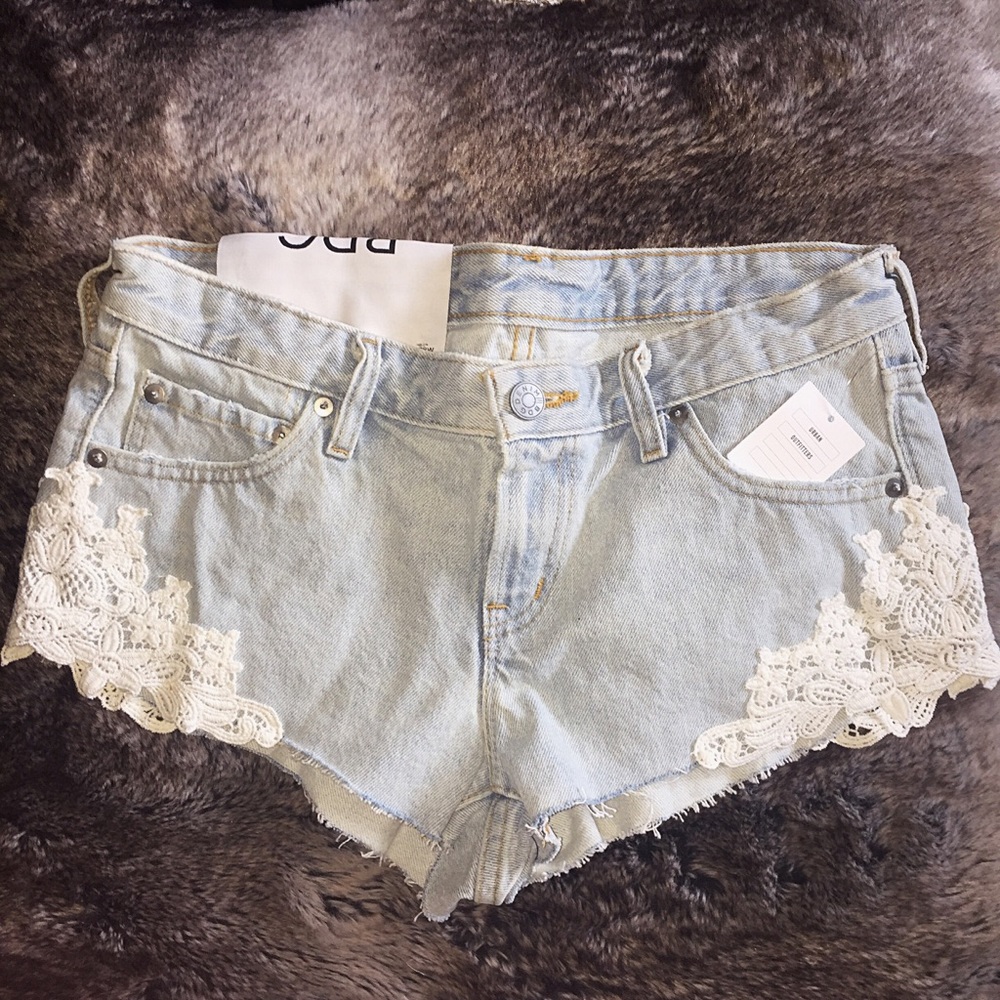 BDG dolphin hem lace shorts - Picture 2 of 7